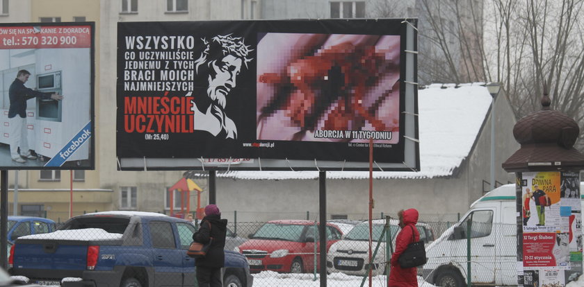 Martwe płody na plakatach. Sąd ukarał za ich rozwieszenie