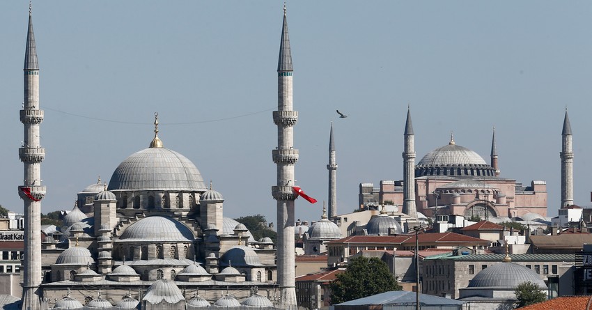 Džamija Jeni (L) i Aja Sofija u Istanbulu