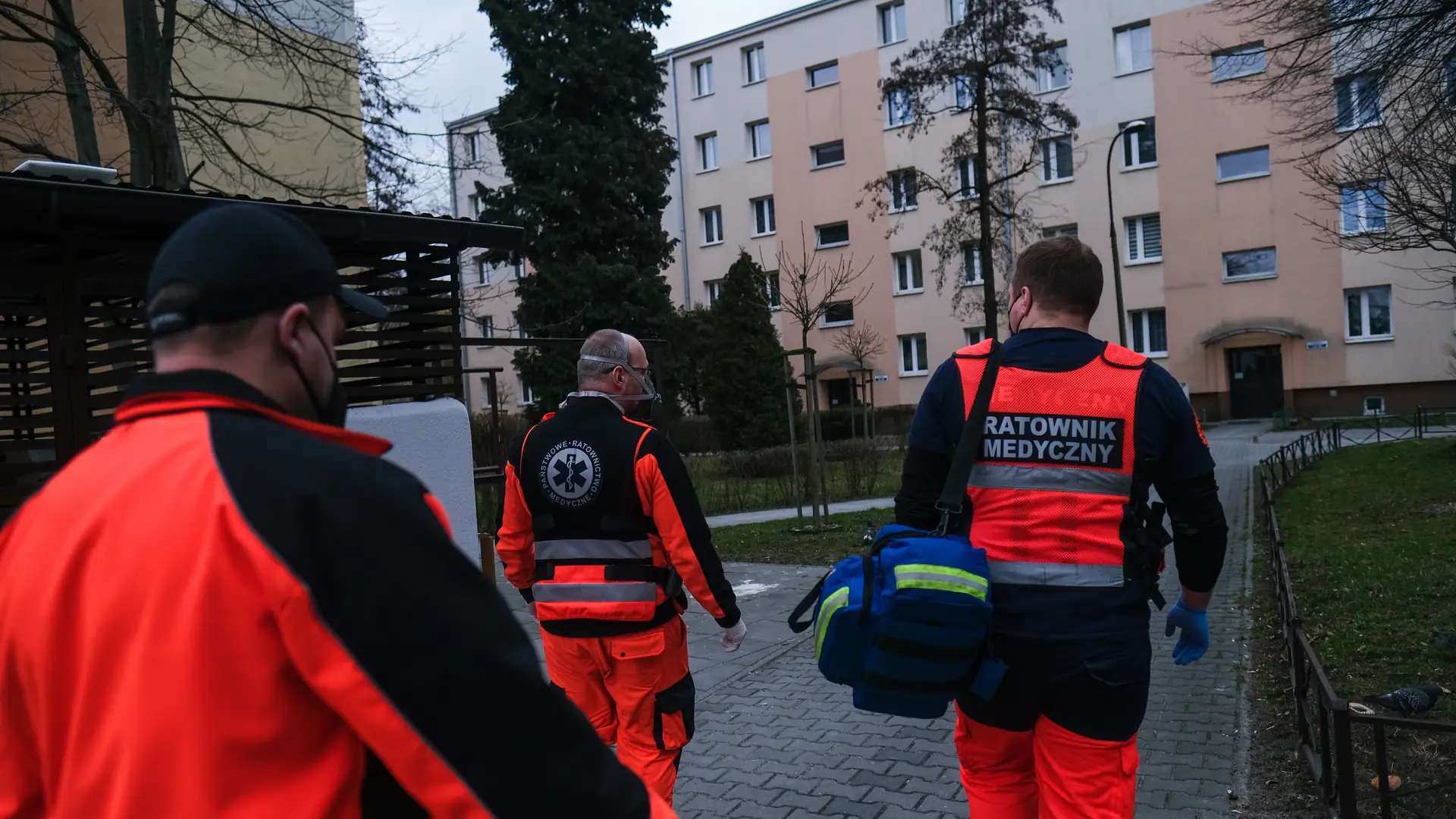 "Biedni i bogaci — ludzie po alkoholu zawsze robią to samo"