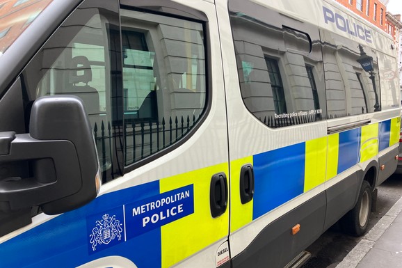 ŽENA UBIJENA U PUCNJAVI Stravičan zločin u Britaniji, policija pokrenula istragu: Uhapšene tri osobe