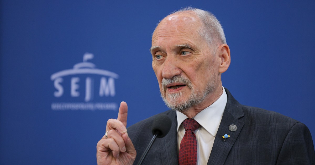 Rodziny smoleńskie o zarzutach dla Macierewicza: nareszcie, szkoda tylko, iż tak późno