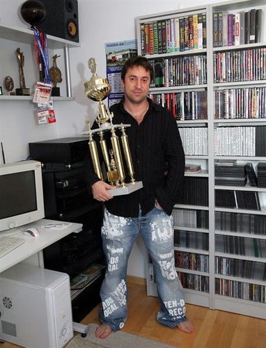 ELKLIDER ZESPOLU BOYS W SWOIM DOMU W ELKU MARCIN MILLER Z ZONA ANNA. FOT. JAN PAC