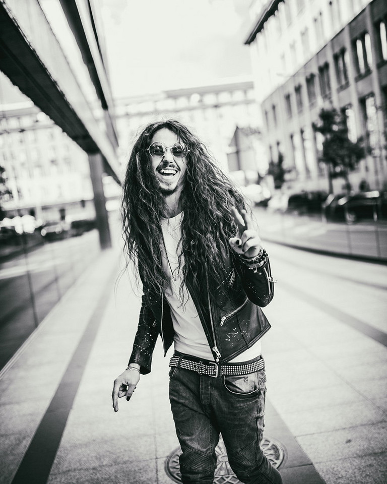 Michał Szpak (fot. Zosia Zija i Jacek Pióro)