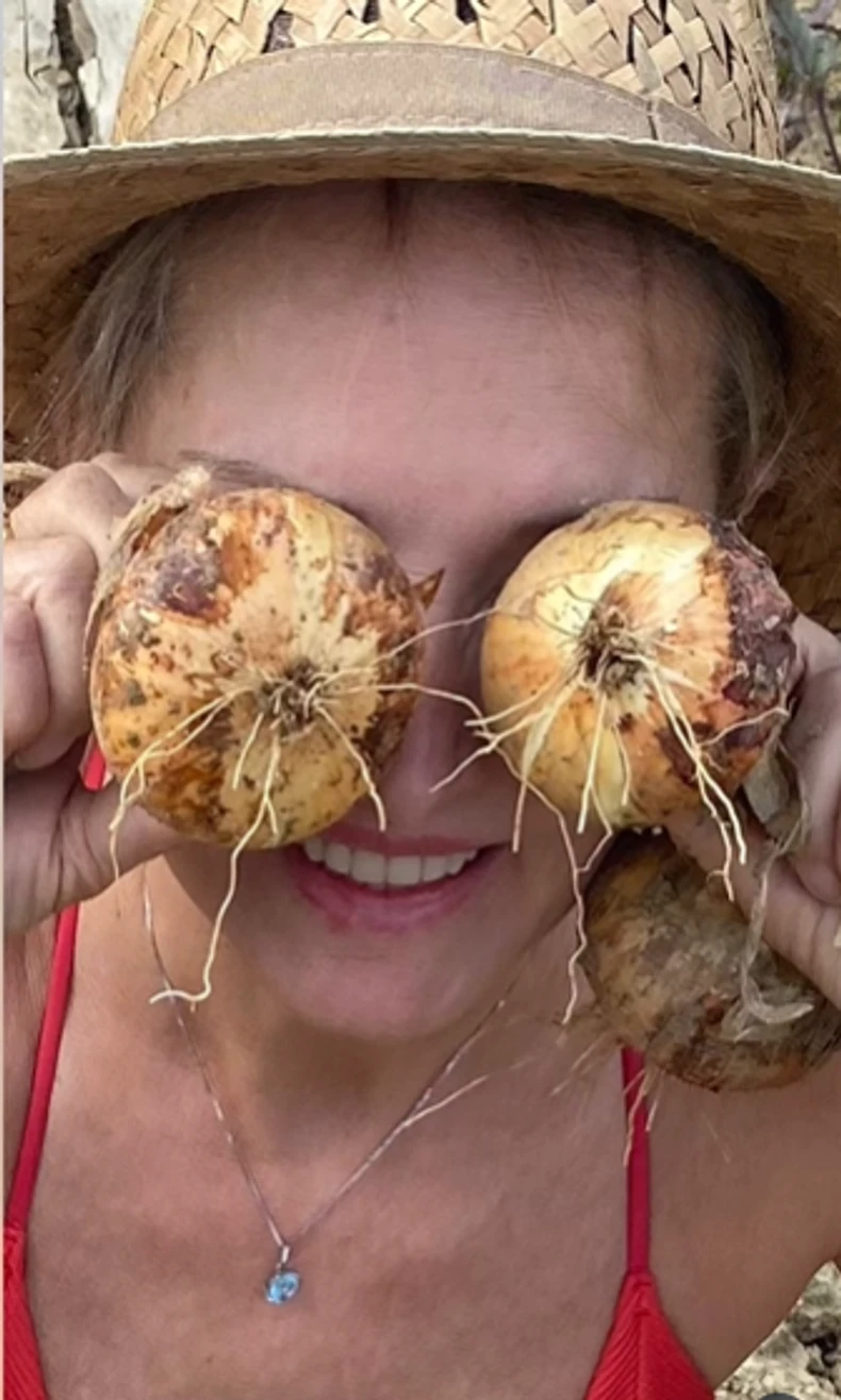 Tanja Ribič u bašti