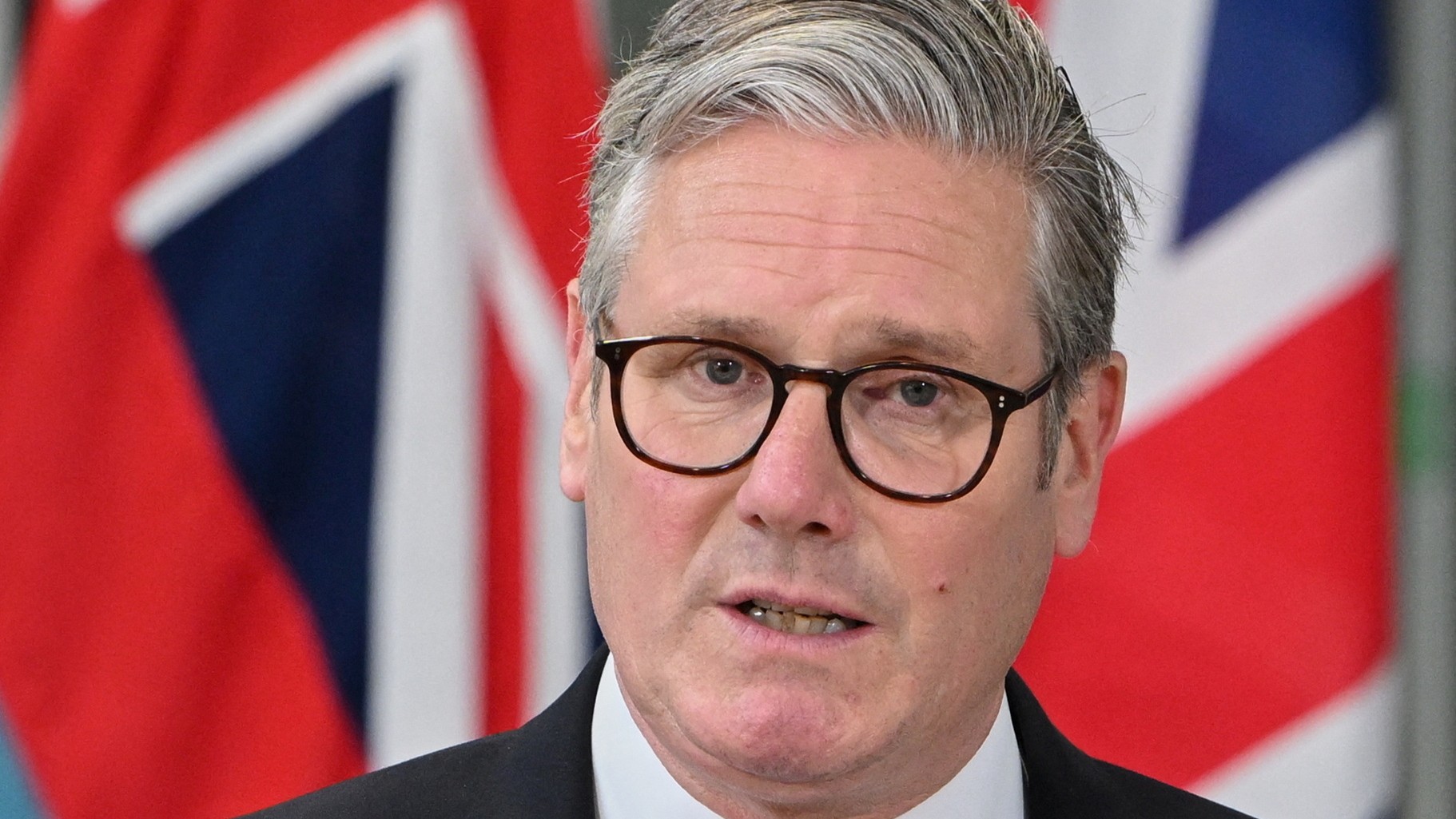 Britský premiér Keir Starmer počas tlačovej konferencie po dohode o Čagoských ostrovoch na vojenskom veliteľstve v Londýne, Thomas Krych/REUTERS