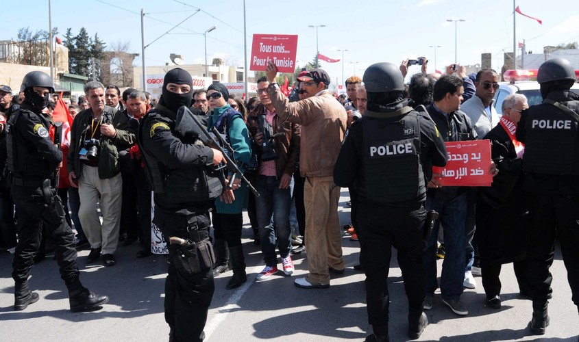 Marsz pamięci ofiar zamachu terrorystycznego w Tunisie. Wśród uczestników prezydent Bronisław Komorowski