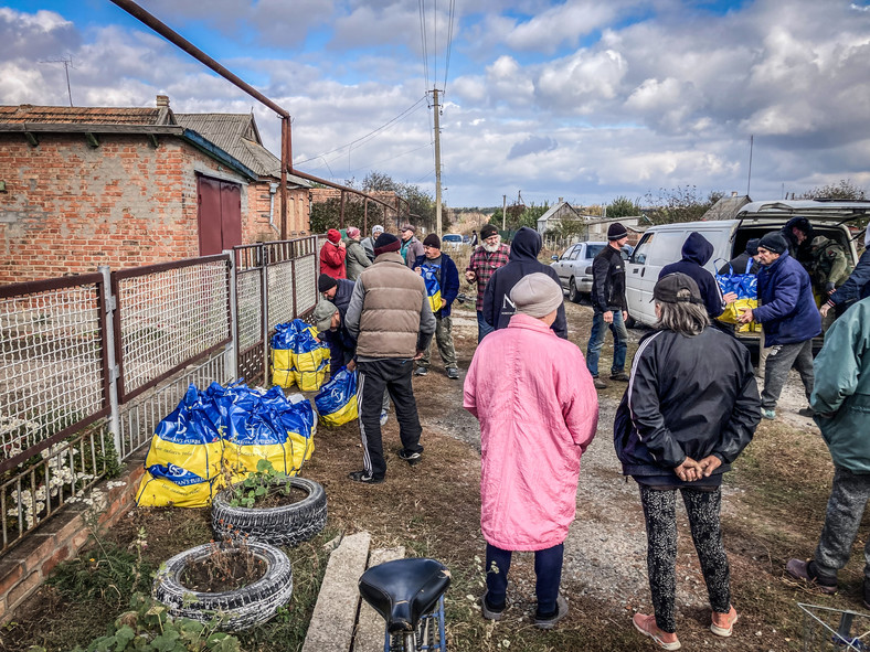 Pomoc humanitarna dla mieszkańców Orichowa na froncie zaporoskim, październik 2023