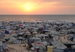 Šatori sa raseljenim Palestincima na plaži u Gaza Sitiju 10. avgusta