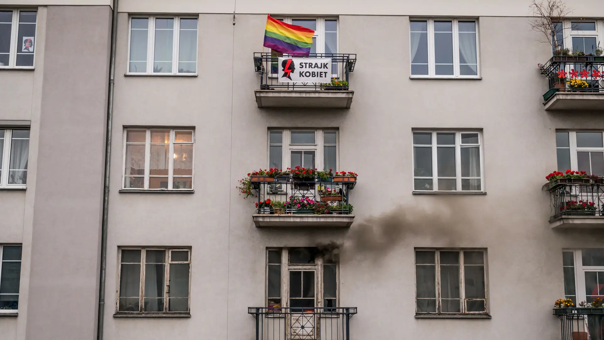 Akt oskarżenia dla mężczyzny, który podpalił mieszkanie podczas Marszu Niepodległości