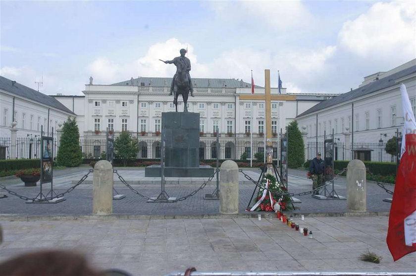 Krzyż nie pojedzie do Smoleńska. Nowe informacje