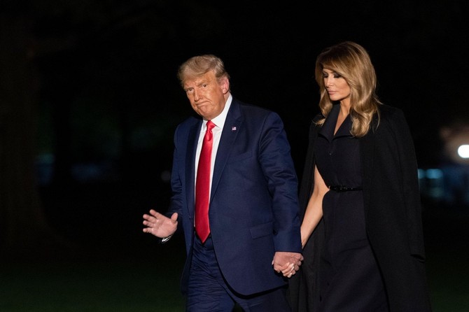 Ovde se jasno vidi da je pored Donalda Trampa njegova supruga