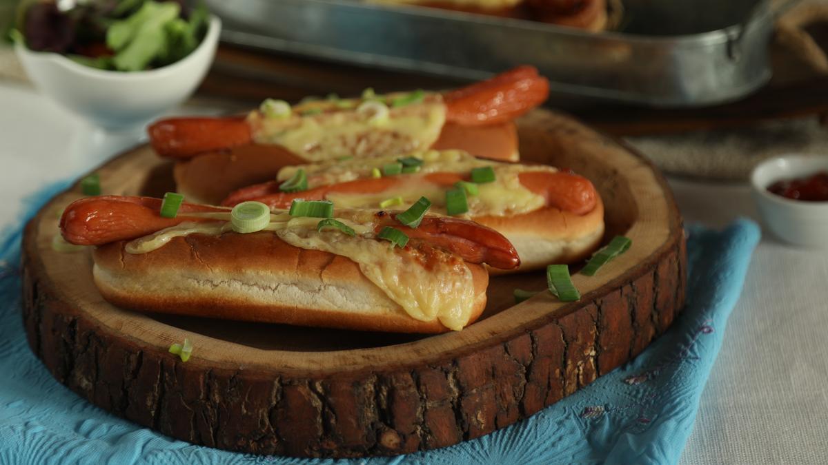 Hétköznap estére tökéletes recept: sütőben sült hot-dog