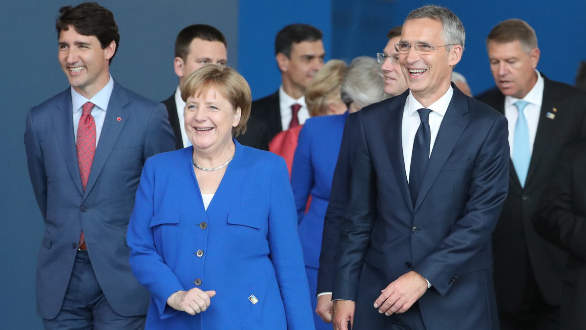 Przywódcy 29 państw NATO, którzy spotkali się w środę na szczycie w Brukseli, zdecydowali, żeby zaprosić rząd Macedonii do negocjacji akcesyjnych – poinformował na konferencji prasowej sekretarz generalny NATO Jens Stoltenberg