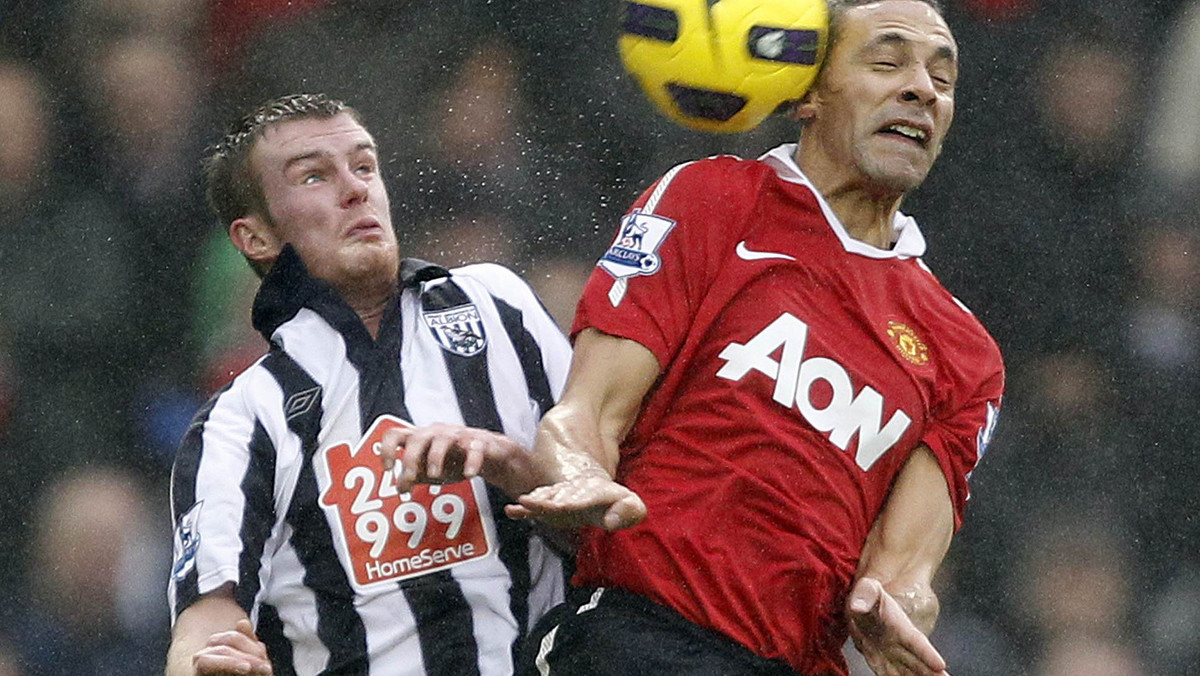 Ciężki tydzień Manchesteru United trwa. Najpierw Czerwone Diabły przegrały ligowy mecz z Chelsea Londyn 1:2, teraz okazało się, że w kolejnym szlagierowym pojedynku, przeciw Liverpool FC nie zagra Rio Ferdinand, podpora defensywy lidera Premier League.