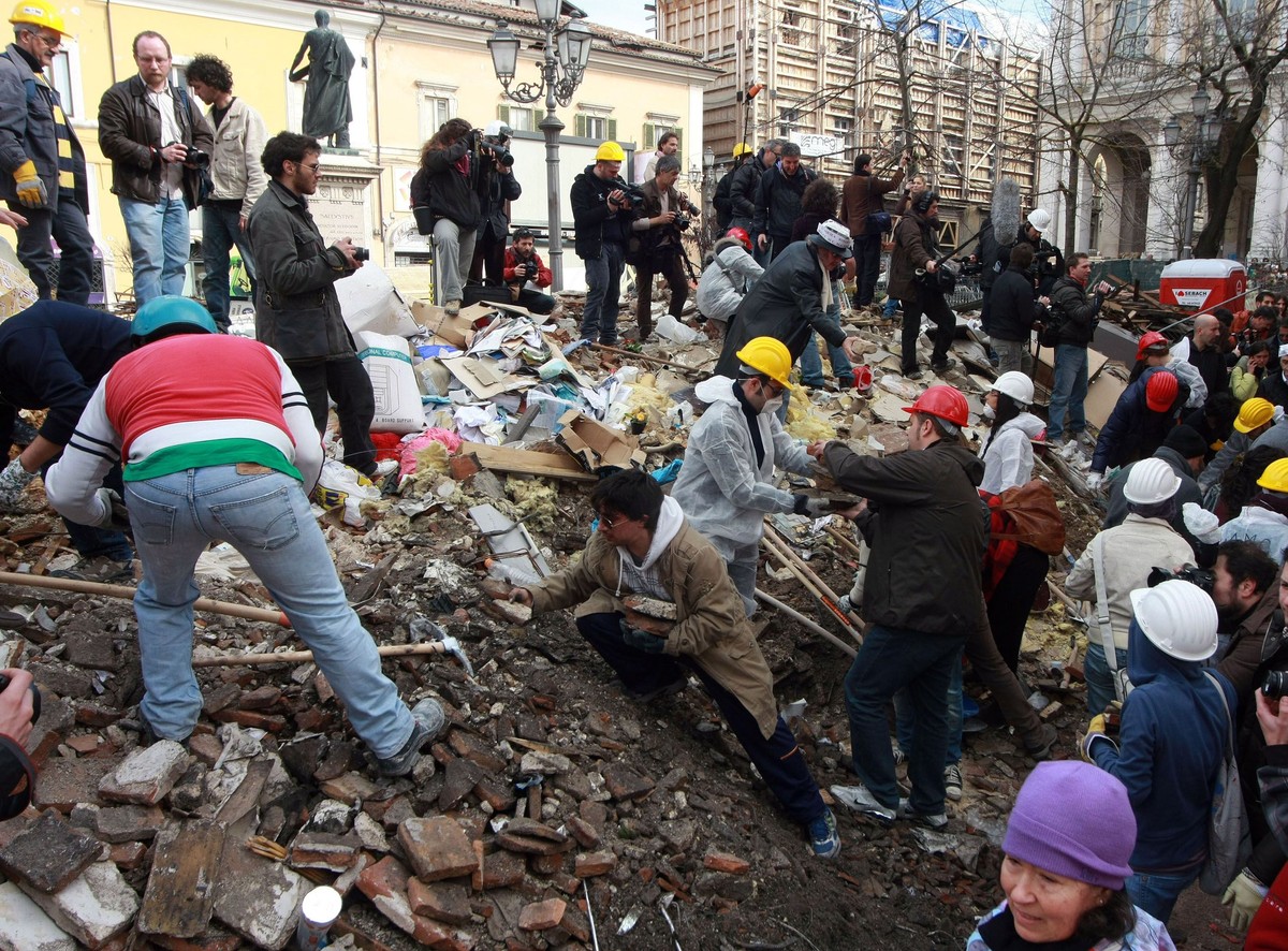 Usuwanie skutków trzęsienia ziemi w L'Aquili trwało nawet prawie rok po kataklizmie.