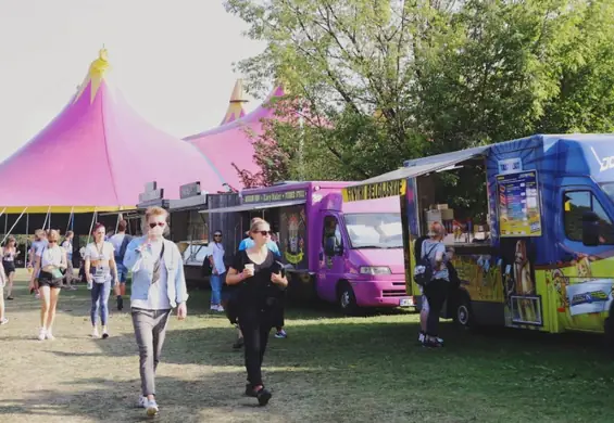 Fest Festival stawia na strefy gastro. Food trucki z kuchnią z Meksyku, Polski i Grecji stanęły w Parku Śląskim