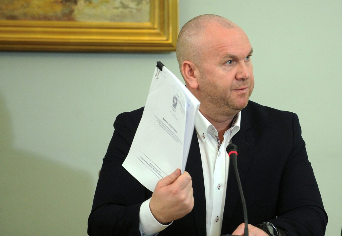 Były szef CBA Paweł Wojtunik zeznaje podczas posiedzenia sejmowej komisji śledczej ds. Amber Gold.