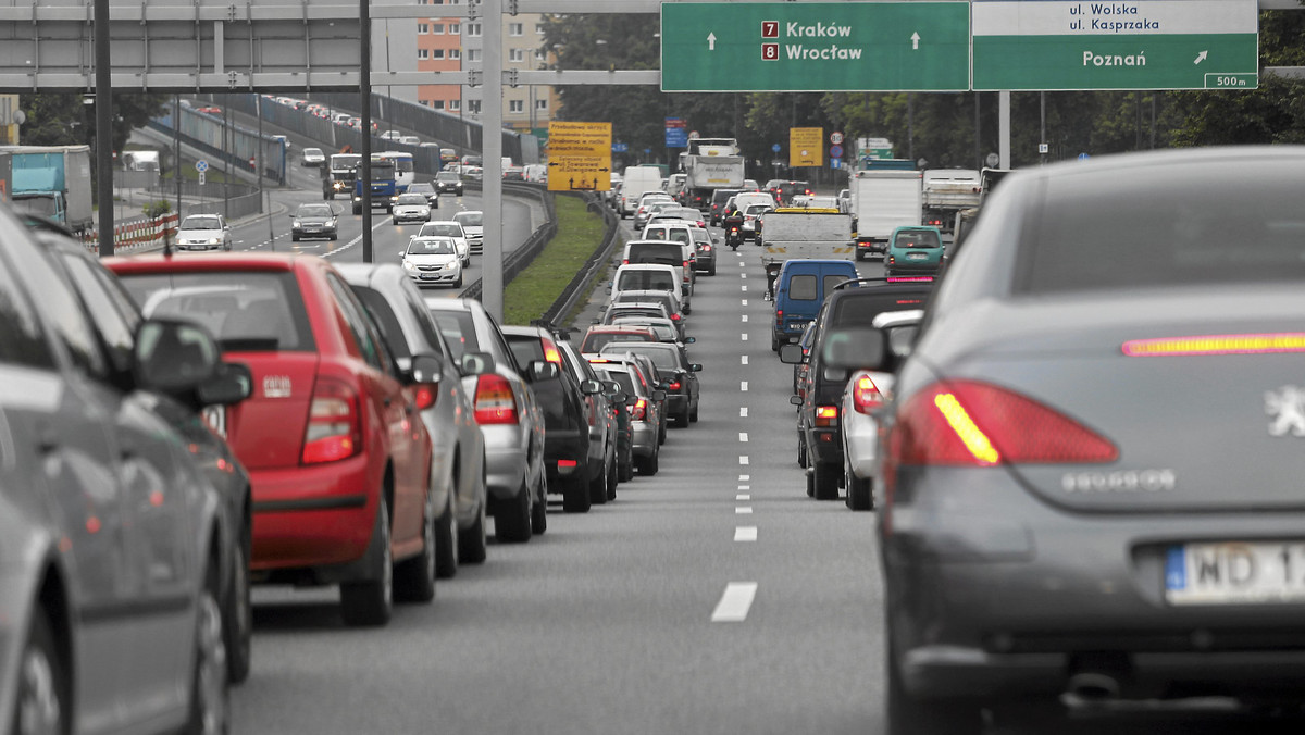 O zmianach w ruchu na Pradze, związanymi z budową II linii metra na pl. Wileńskim, warszawiacy mogą dowiedzieć się u dyżurnych ZTM na ulicach stolicy, w specjalnych punktach informacyjnych, działa też całodobowa infolinia. Budowa stacji metra ruszyła w sobotę.