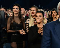 Csatazaj: Kim és Khloe Kardashian bevédte testvérét, de nem uszítanak Kylie ellen