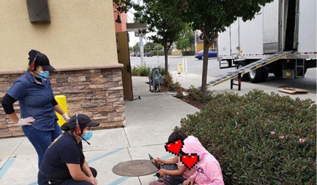 Devojčice rade domaći