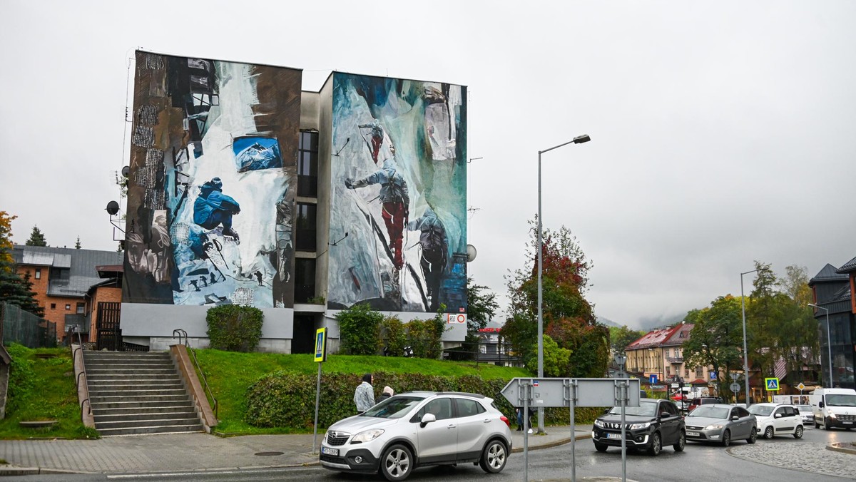 Nowy mural w Zakopanem to reprodukcja obrazów Ewy Dyakowskiej-Berbeki i promocja filmu "Broad Peak".