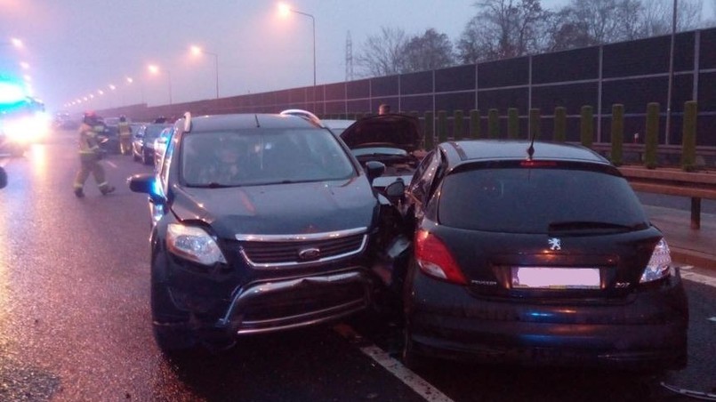 Karambol na drodze ekspresowej S74 Cedzyna - Kielce