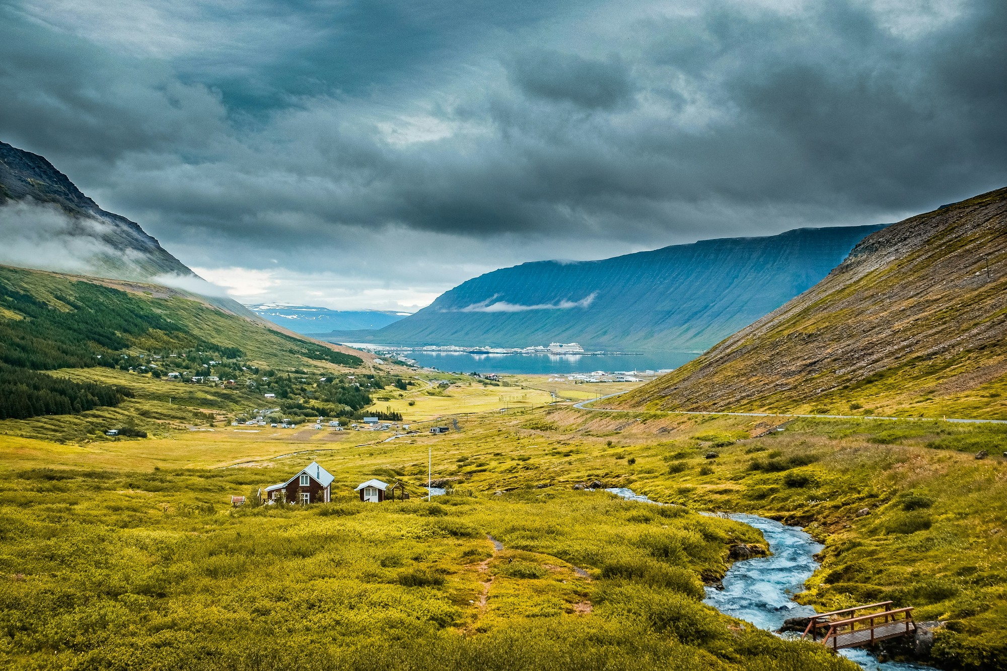 Mestečko Ísafjörður sa nachádza na polostrove Westfjords.