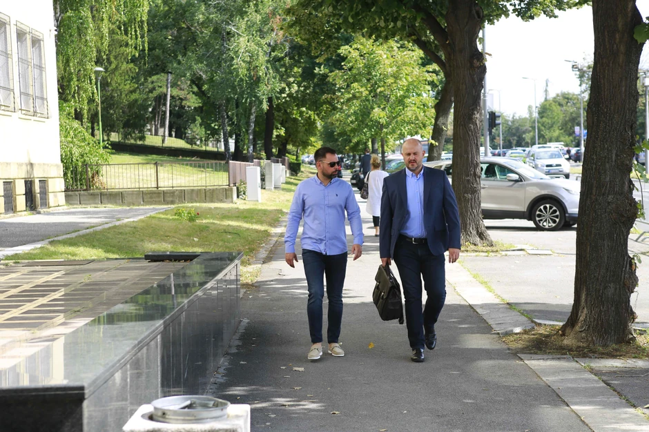 Nikola Stefanović (levo) 