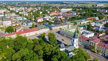 zmienią starą pływalnię w suwałkach w miejsce schronienia. inwestycja