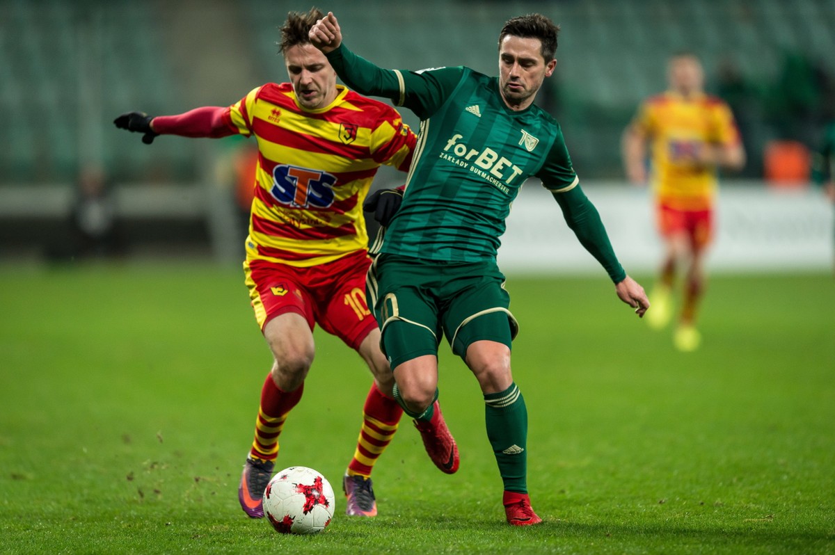 Ekstraklasa: Jagellonia zmarnował nawet rzut karny. Wygrana może nie uratować głowy Jana Urbana