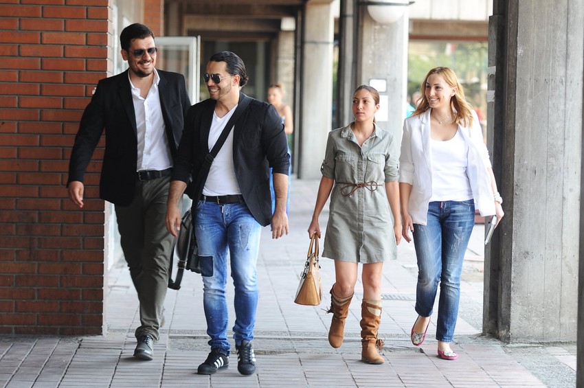 Samo je Ana zabrinuta dok se Adil i advokati zadovolj no smeju nakon ročišta