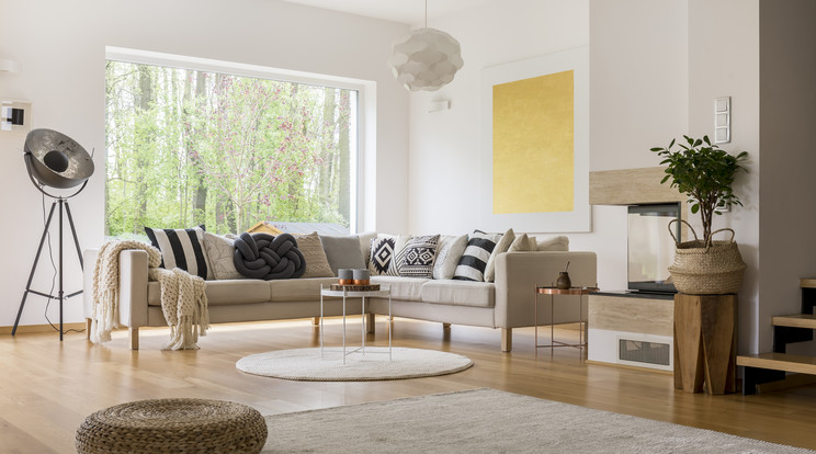 Ideális esetben a nappali a lakás legnagyobb helyisége, ahol a lakók kényelmesen tudnak pihenni és beszélgetni / Fotó: Shutterstock