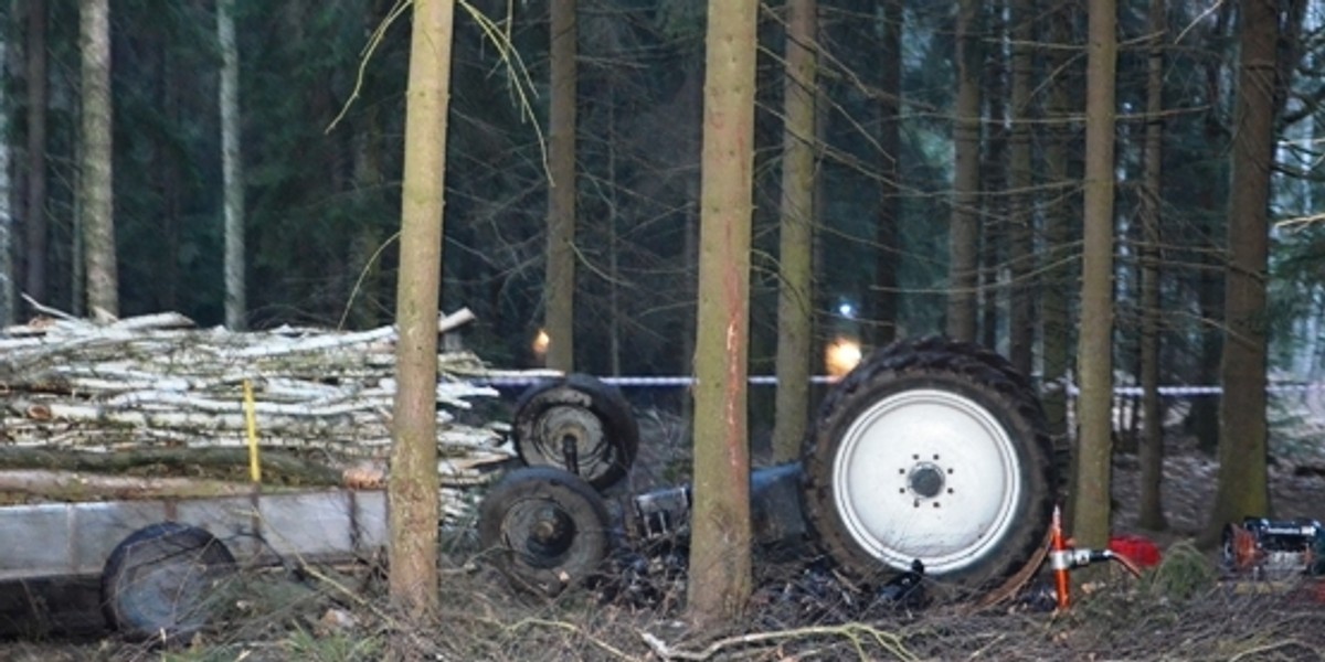 traktor ciągnik wypadek las