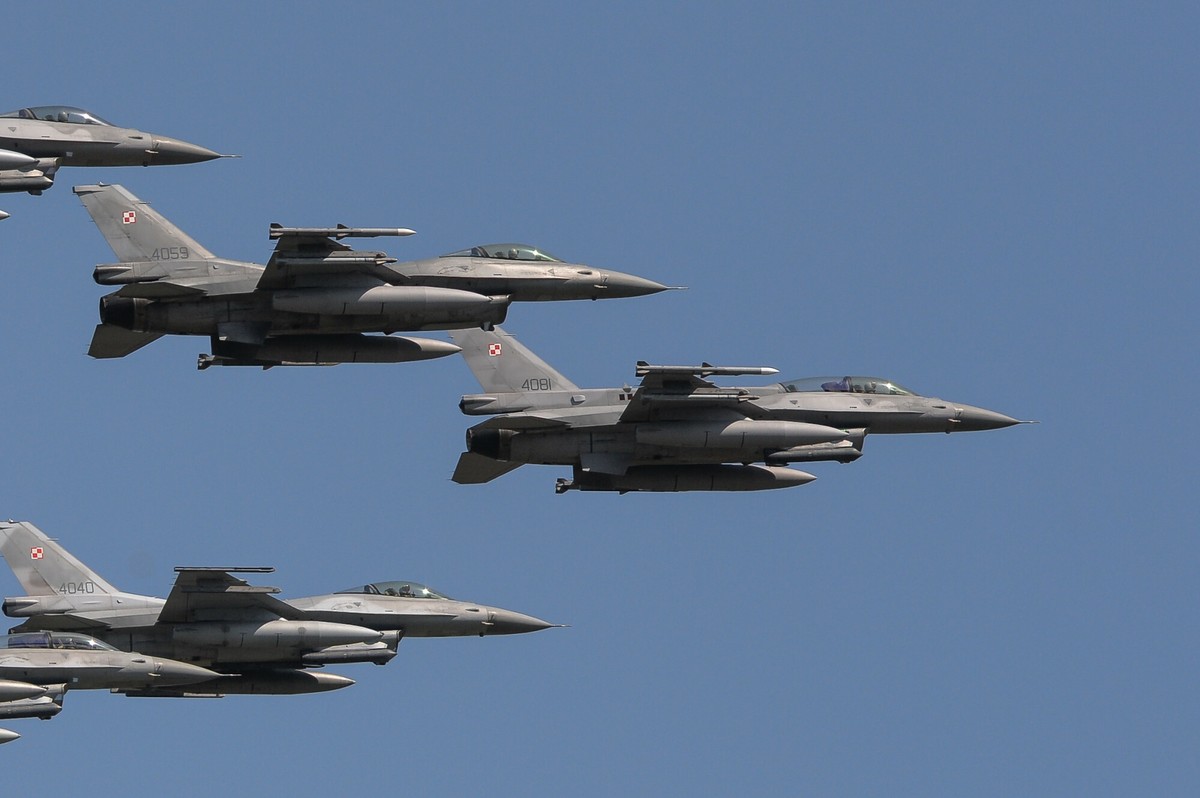 Samoloty wojskowe "intensywnie operują" nad polskim niebem. Komunikat wojska