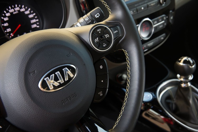 Najtańsza nowa kia soul to wersja M z silnikiem benzynowym 1.6/132 KM - samochód kosztuje od 59 900 zł.