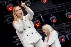 Blue Cafe pokazuje teledysk do nastrojowego nagrania 'Niebo'