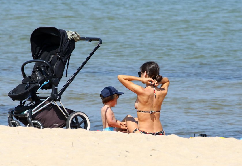 Marta Kaczyńska na plaży w Sopocie