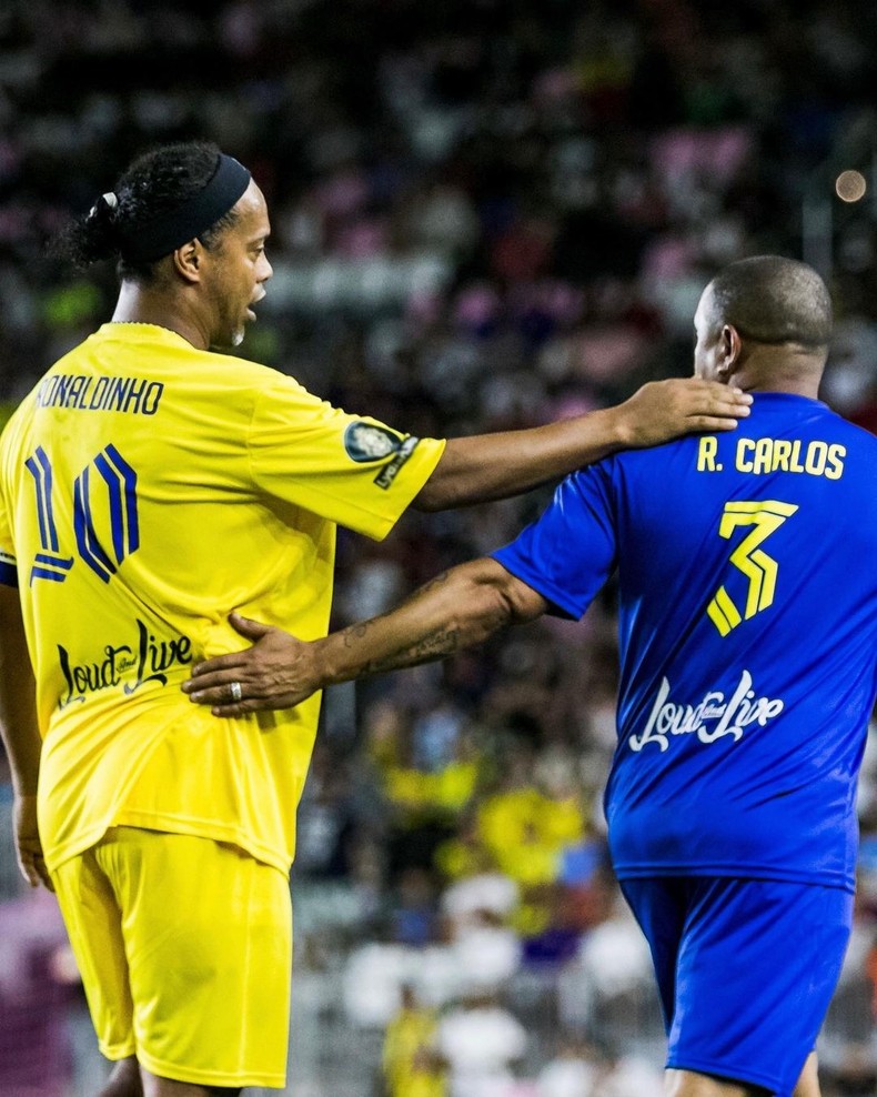 Винисиус и Погба участваха в победата на Роберто Карлос над отбора на Роналдиньо с 12-10 в показателен мач 