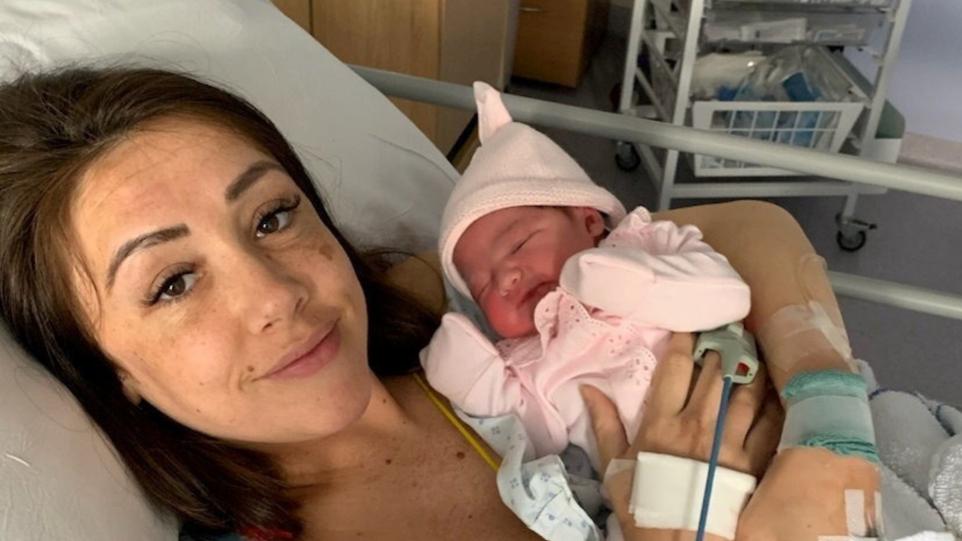 Mamička takmer neprežila pôrod dcérky.