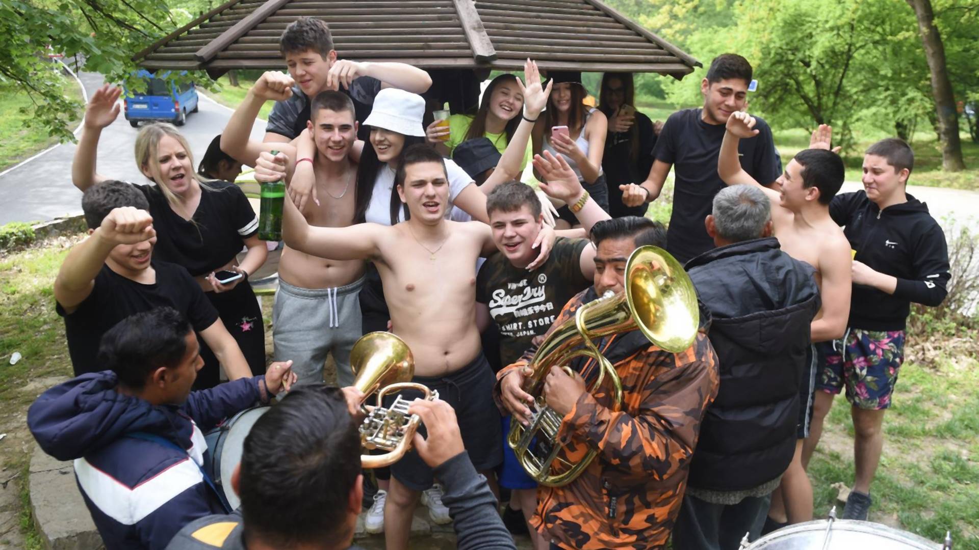 Trubači, roštilj i žurka na Košutnjaku - ovako Beograđani proslavljaju Prvi maj