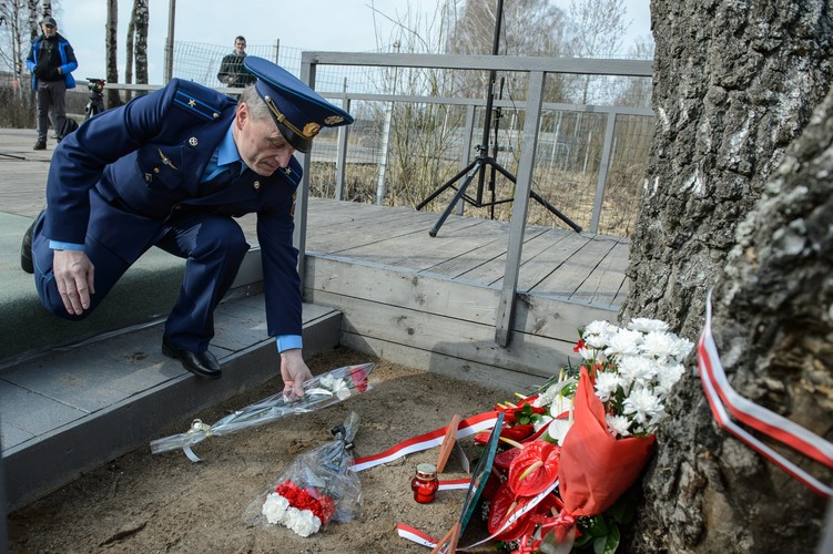 SMOLEŃSK, ROSJA: Uroczystości w miejscu katastrofy samolotu prezydenckiego Tu-154M w Smoleńsku