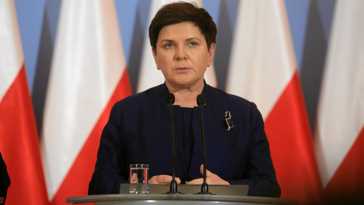 W ubiegłym tygodniu w Sejmie Beata Szydło powiedziała, że "ministrom rządu PiS należały się nagrody za ciężką, uczciwą pracę". Jak wynika z sondażu Millward Brown SA dla TVN24, Polacy w zdecydowanej większości negatywnie ocenili słowa byłem premier.