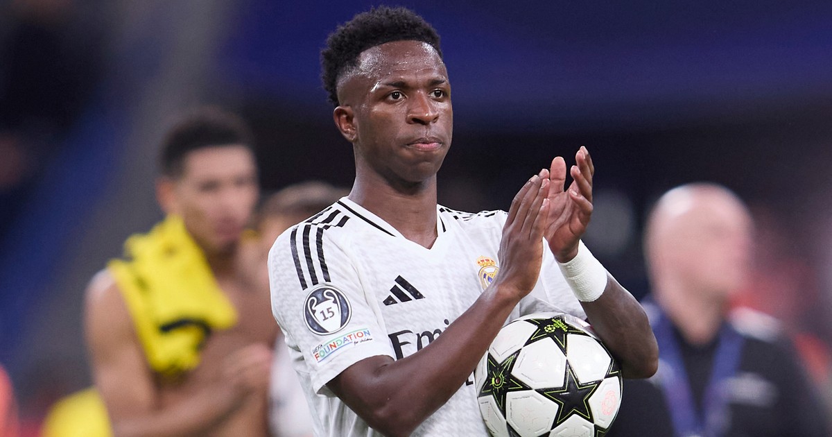 Vinícius Júnior keresztapás luxusórát villantott – videó, fotó