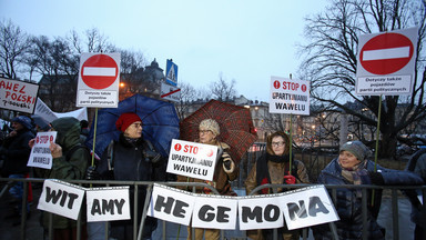 Kraków: protest przeciw "upartyjnieniu Wawelu" podczas wizyty Kaczyńskiego