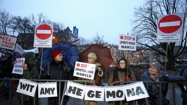 Kraków: protest przeciw "upartyjnieniu Wawelu" podczas wizyty Kaczyńskiego