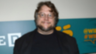 Guillermo del Toro z bohaterami DC Comics