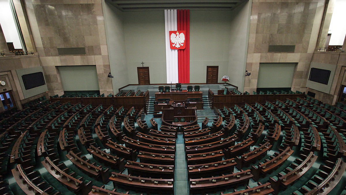 Szef klubu PiS Mariusz Błaszczak powiedział, że jego klub zakłada, że na posiedzeniu Sejmu w dniach 20-22 lutego odbędzie się debata nad zapowiedzianym wnioskiem o wyrażenie konstruktywnego wotum nieufności dla rządu Donalda Tuska.