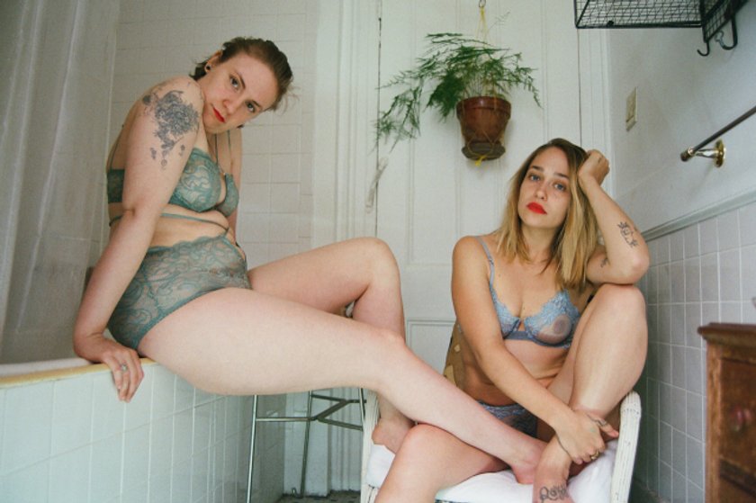 Lena Dunham i Jemima Kirke w kampanii marki Lonely Lingerie