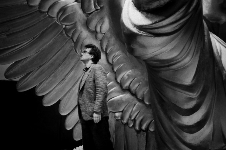 Wim Wenders na planie filmu "Niebo nad Berlinem" (1987)