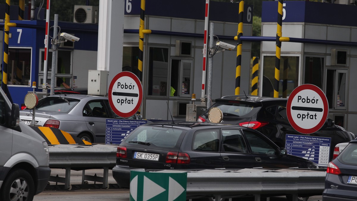 Ewentualne decyzje ws. zawieszania poboru opłat za przejazd autostradą A4 Katowice-Kraków w czasie Światowych Dni Młodzieży będą zapadały na bieżąco, we współpracy m.in. z policją i GDDKiA – zapowiedział koncesjonariusz tego odcinka, spółka Stalexport Autostrada Małopolska (SAM).